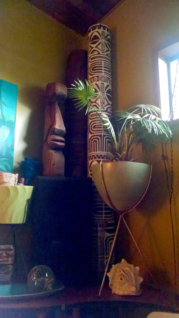 Sophista-Tiki Tikis in Dawn Frasier's Home