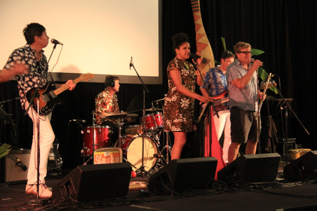 Lushy playing the Tiki Kon Banquet