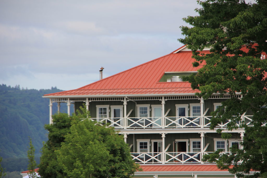 McMenamins Kalama Harbor Lodge
