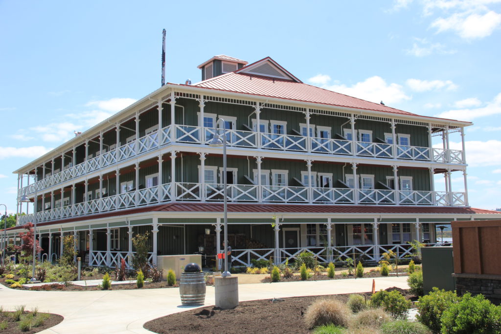 McMenamins Kalama Harbor Lodge