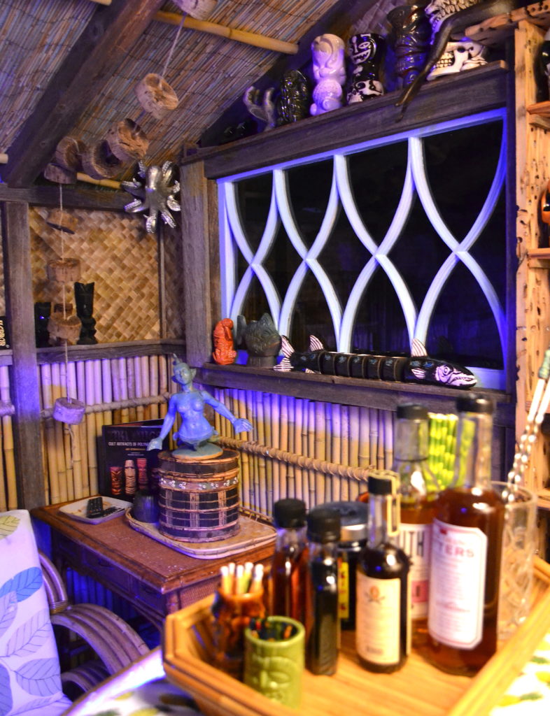 Sneaki Tiki Bar